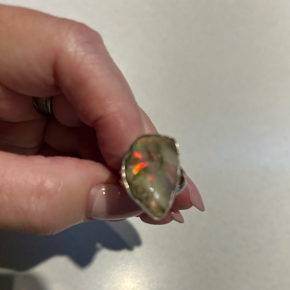 925 Sterling Silver Ring with Huge Ethiopian Opal Rough - Picture 13 of 16